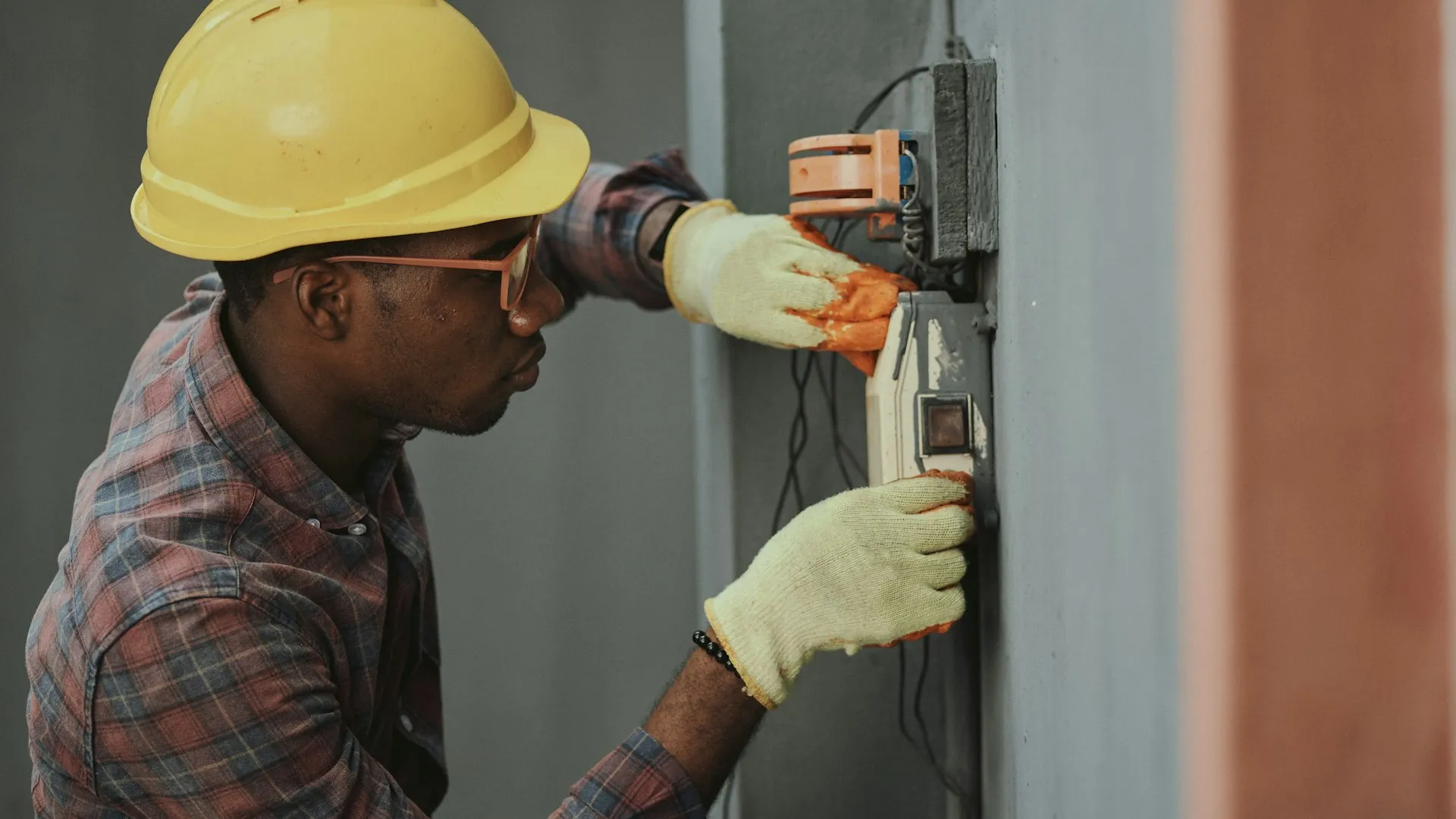 Electrician in Oxnard, CA by Master Construction